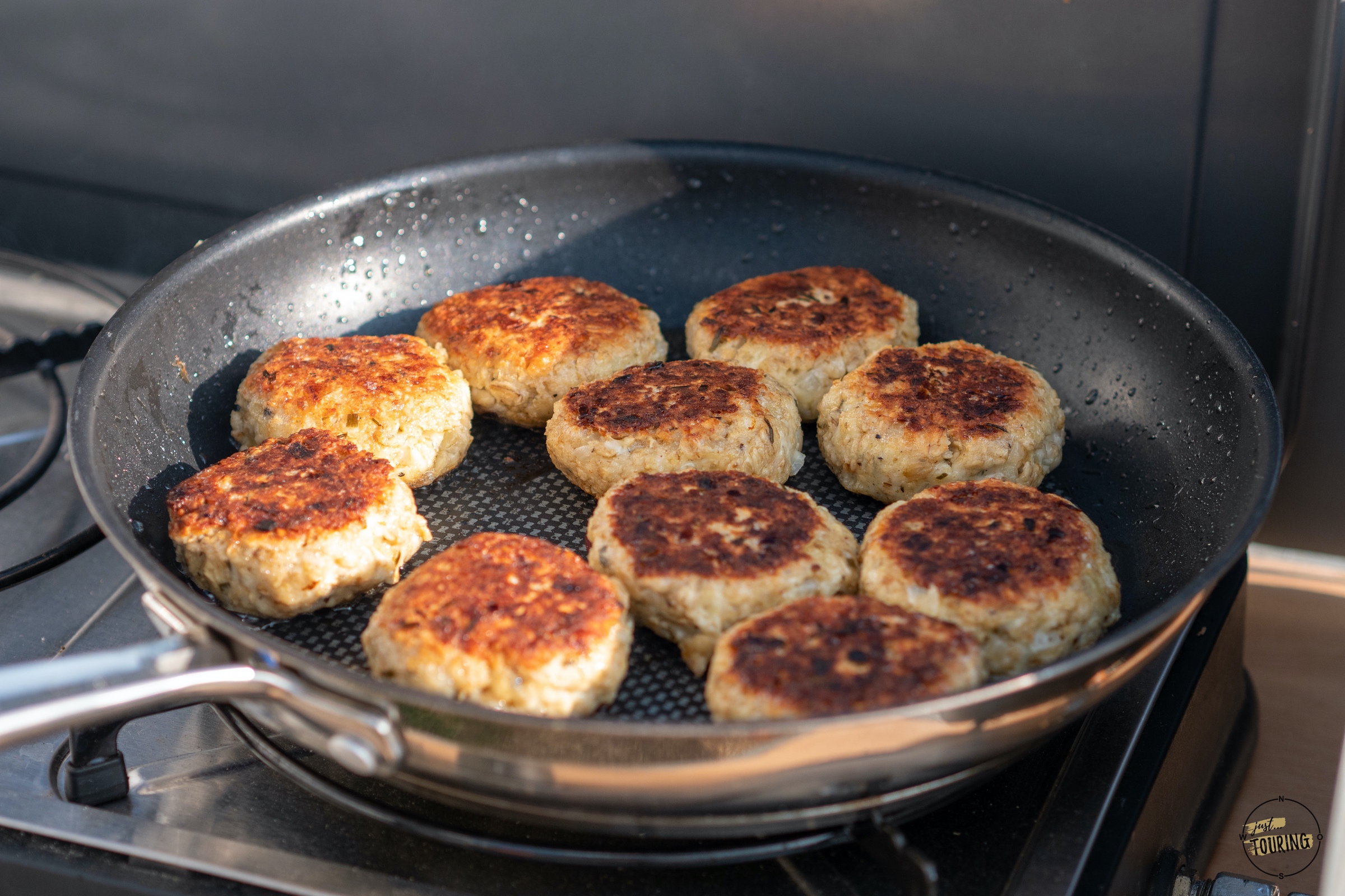 Vegetarische Frikadellen - einfach, schnell & lecker! - just Touring Vegetarische Frikadellen - einfach, schnell & lecker! - just Touring