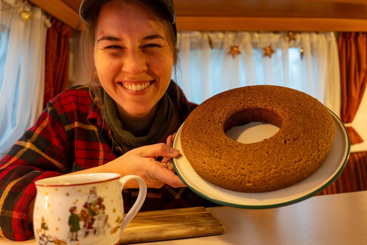 Schnell gemacht & lecker: Weihnachtskuchen im Campingbackofen - just ... Schnell gemacht & lecker: Weihnachtskuchen im Campingbackofen - just ...